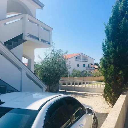 Apartman Holidays Vir