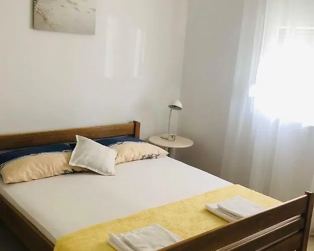 Holidays Apartman *