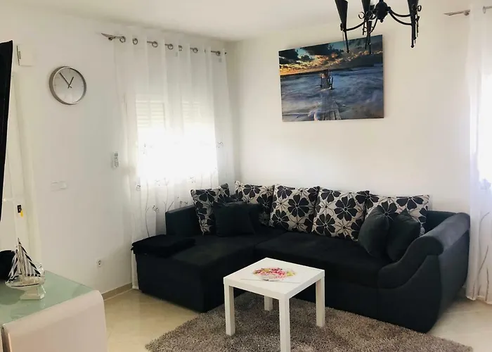 Holidays Apartman *